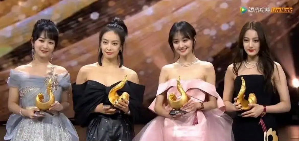 谁能告诉我为啥迪丽热巴杨幂杨颖等等这些女明星那么瘦还都有胸，而普通人瘦都平胸呢[