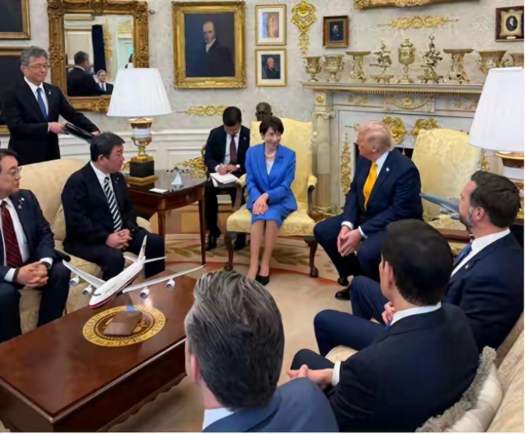 快讯！
高市早苗这次访美，简直把日本的脸丢到了全世界，日本国内骂声一片，直接定性