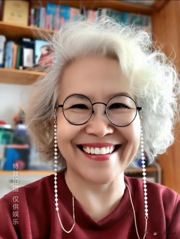 各位，您收到头条小秘的邀请函了吗？闲来聊聊。
“邀请函”三个字，心里咯噔一下，这