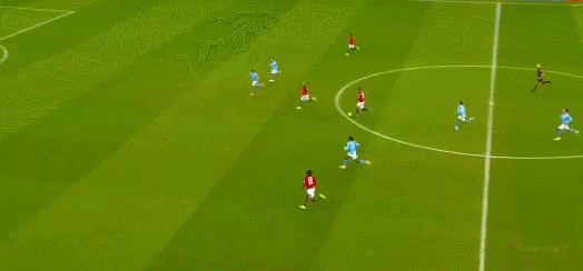 曼联vs曼城 曼联1-0领先曼城！姆伯莫65分钟反击破门 