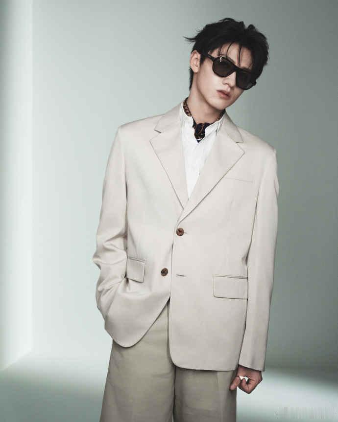 TOP登陆少年组合拿下prada 少年意气搭配先锋时尚绝配，TOP 登陆少年组合