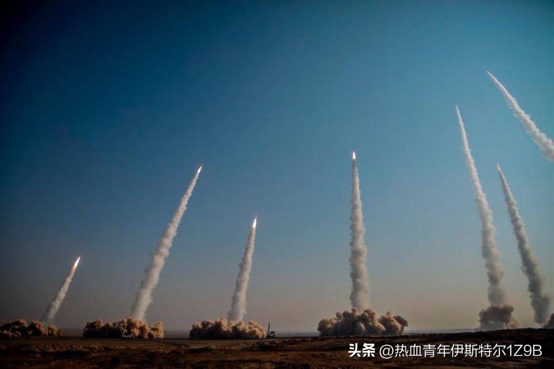 在美伊谈判进行期间，据报道伊朗各地正在进行导弹演习。
波斯湾地区也在举行军事演习