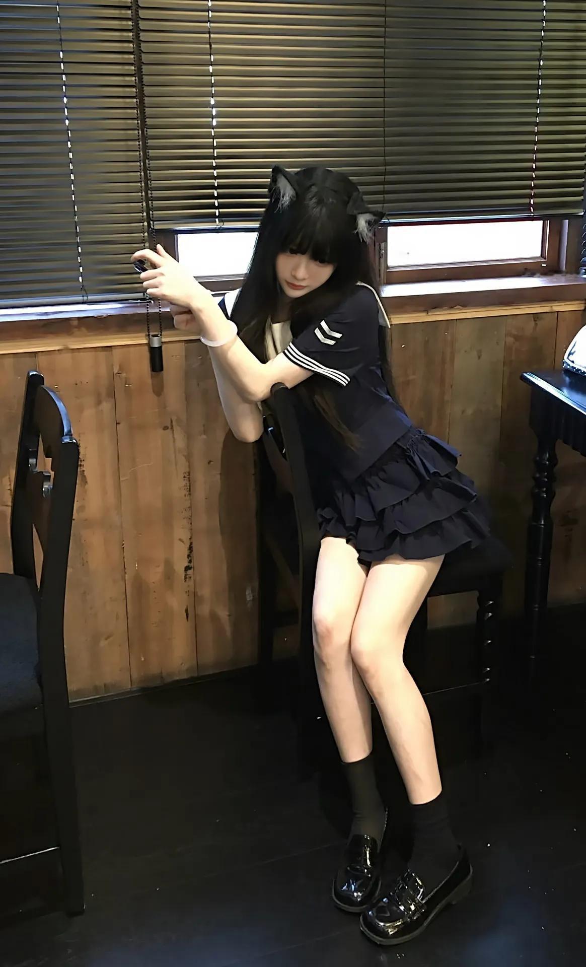 没有嫁不出去的女孩子，只有眼高于顶的女孩子。
大概意思就是看不清自己，却妄想别人