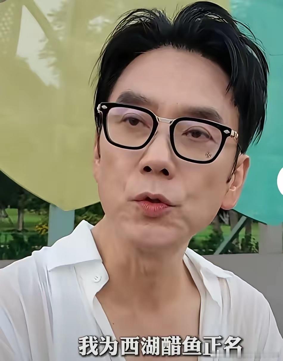 林依轮说：“我现在住在杭州，算是半个杭州人吧，我最喜欢干的事儿，就是在西湖边走，