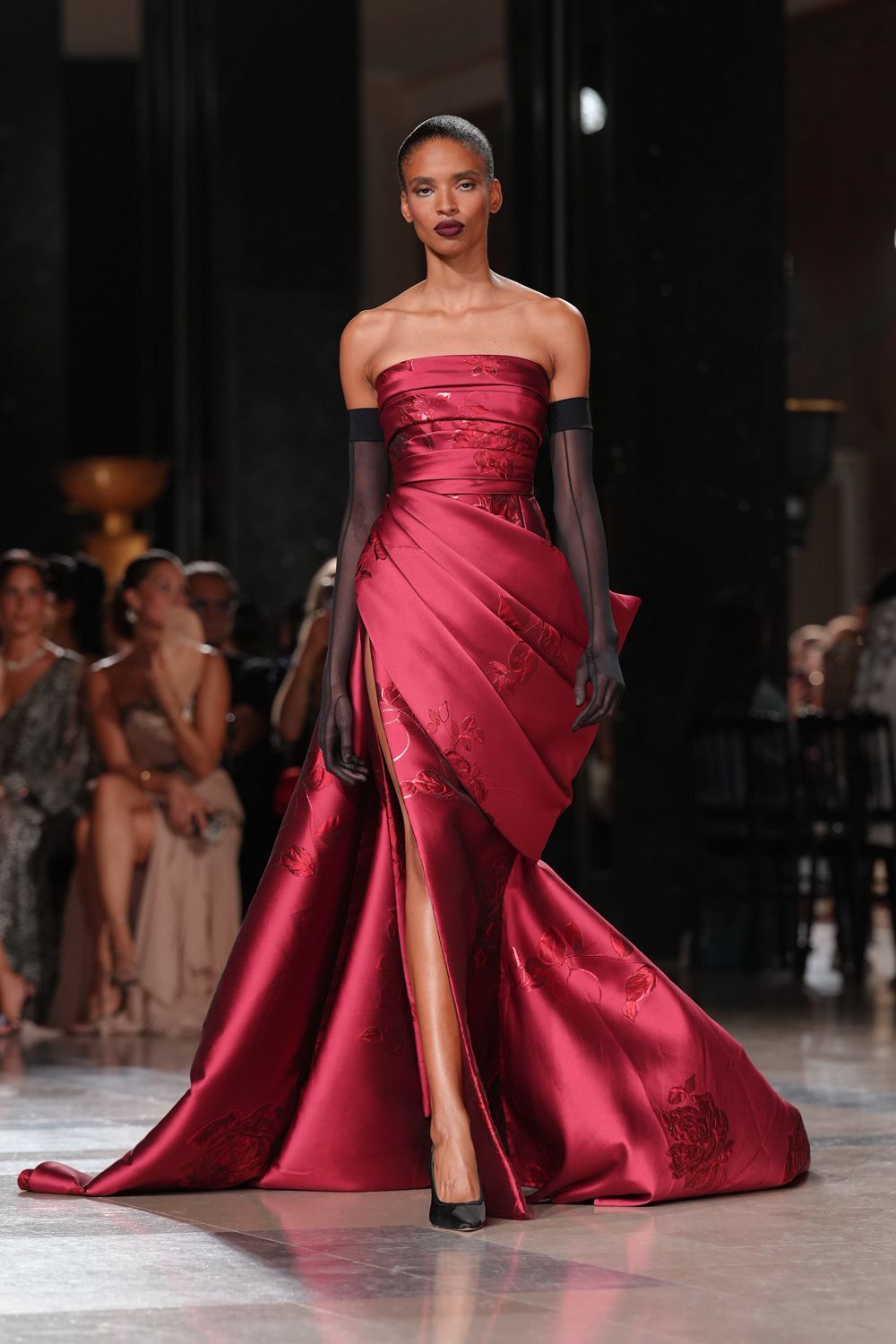 Elie Saab 2026秋冬高定不仙了，但更有质感了。巴黎高定时装周大秀直击