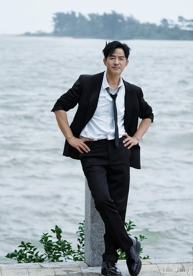 “好色而不淫”，是对生活的清醒认知。人生漫漫，核心无非两件要事：一是拼尽全力搞钱