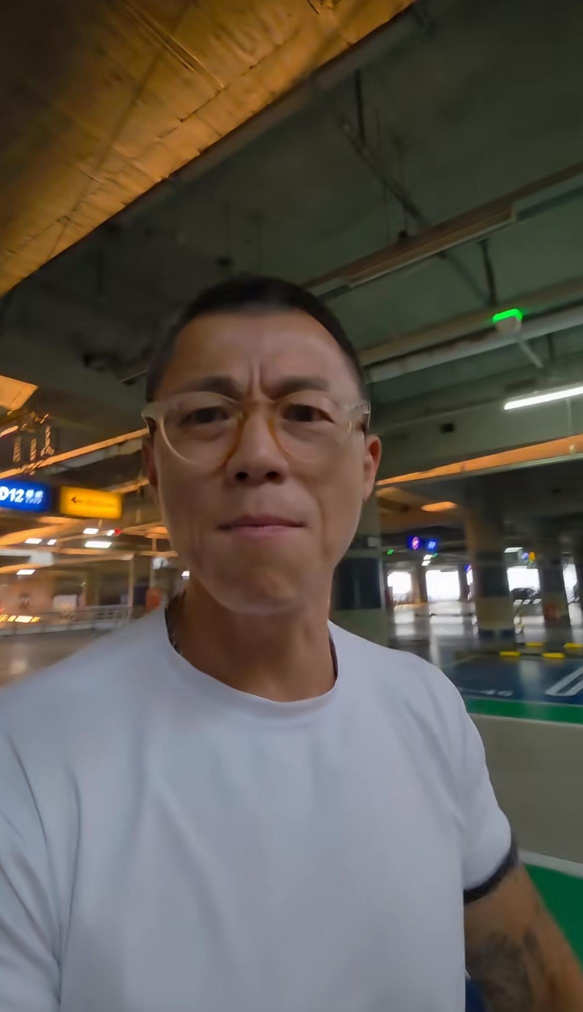 陈震车窗被塞小卡片，瞬间引爆了震哥的平常心，要我说这种事儿根本不必在意，但陈震何