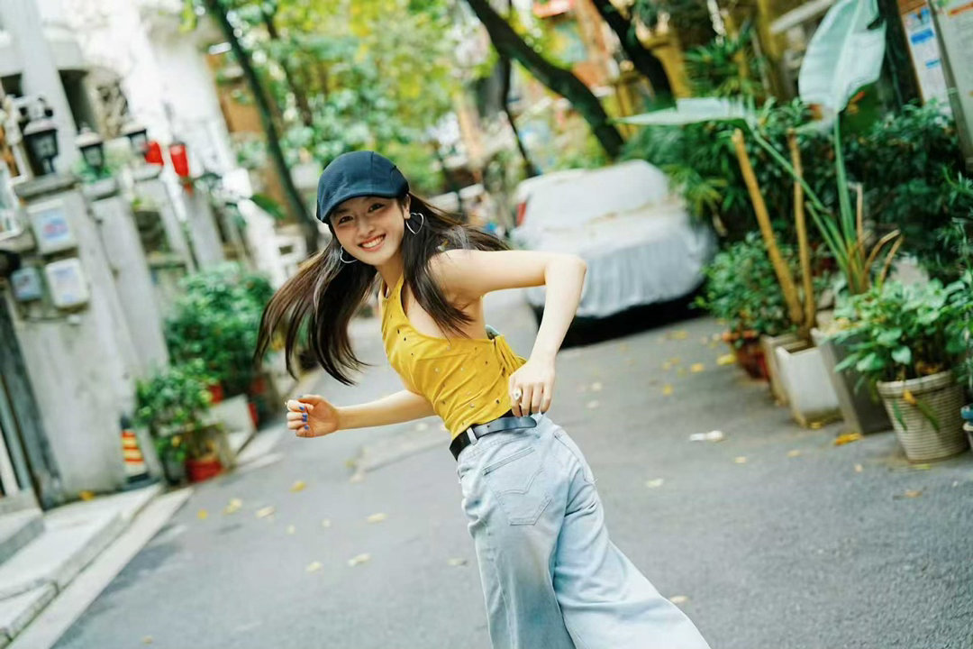 李兰迪素颜打拳击素颜练拳的反差感狠狠戳我，李兰迪原生皮肤清透细腻，软萌身形搭配硬