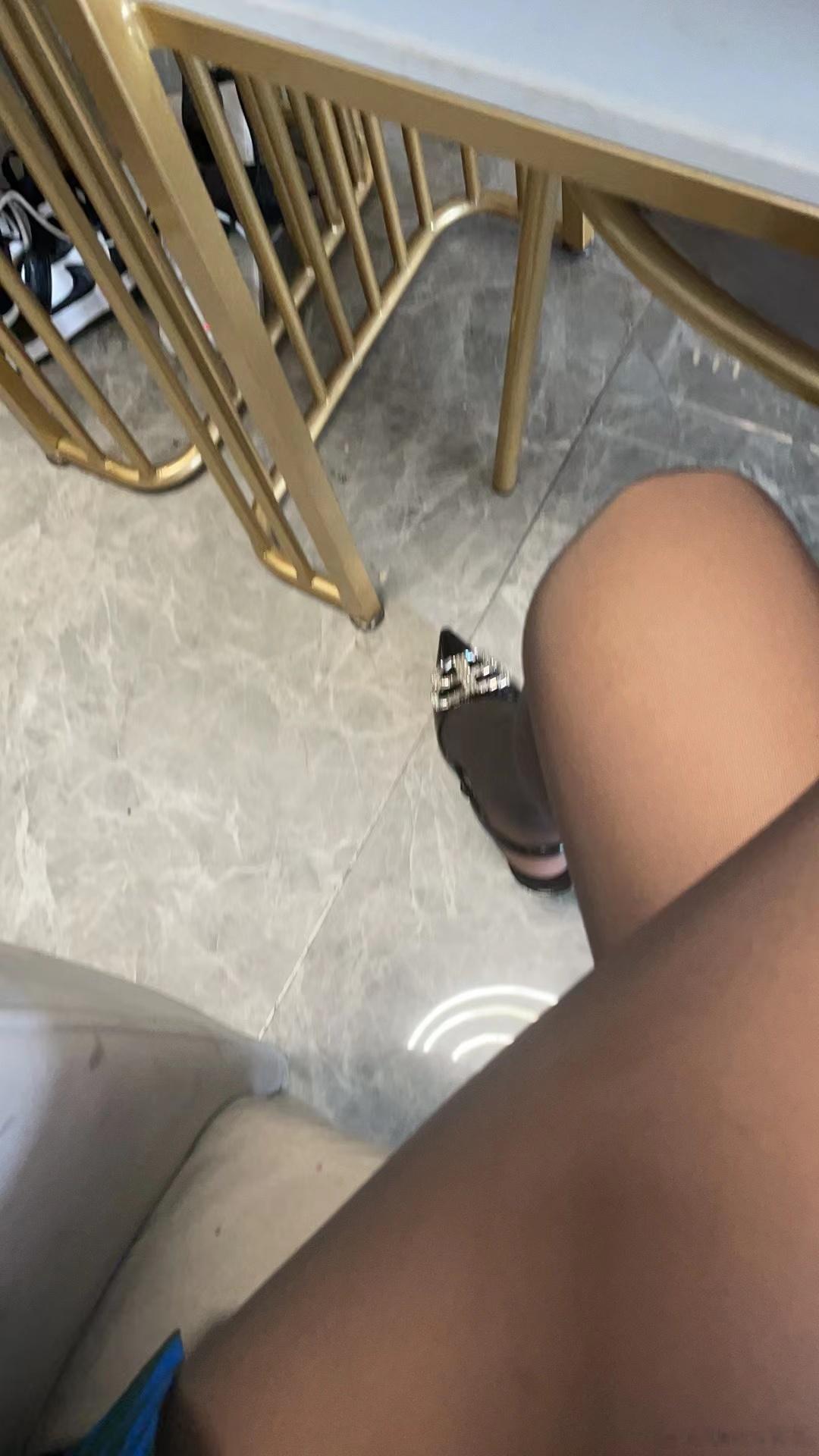 昆明断崖式降温别的小姐姐：帅哥在哪里，买买买的大叔在那里而我：一心只想认识富婆姐