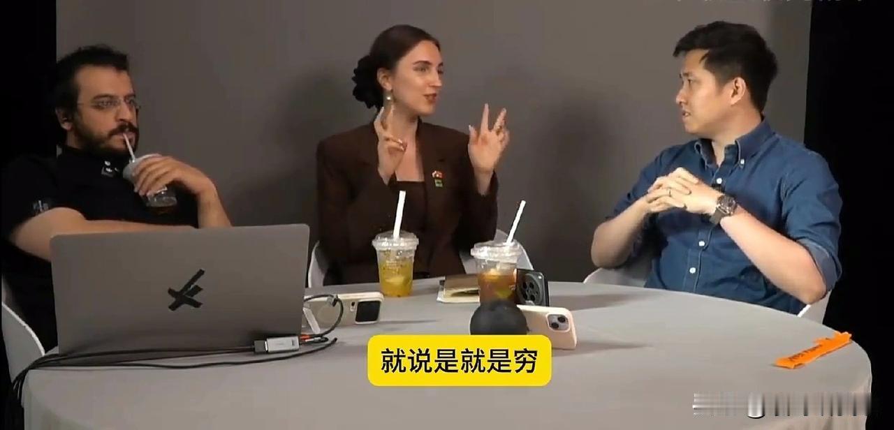 听这三个人闲聊天才“真的有意思”！

三人聊到下半年是否去印度报导金砖国家领导人