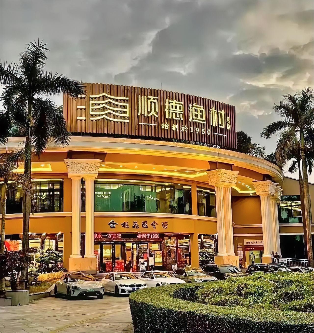 顺德渔村大酒楼的保安驱赶避雨母子这件事，你真以为错全在保安身上？根本不是。保安一