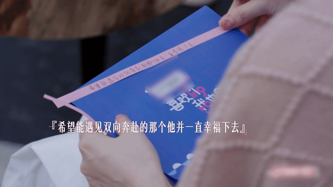 恋综已经发展到男女房车共度一夜了喜欢你我也是房车独处的设定氛围感绝佳，雷童邀约春