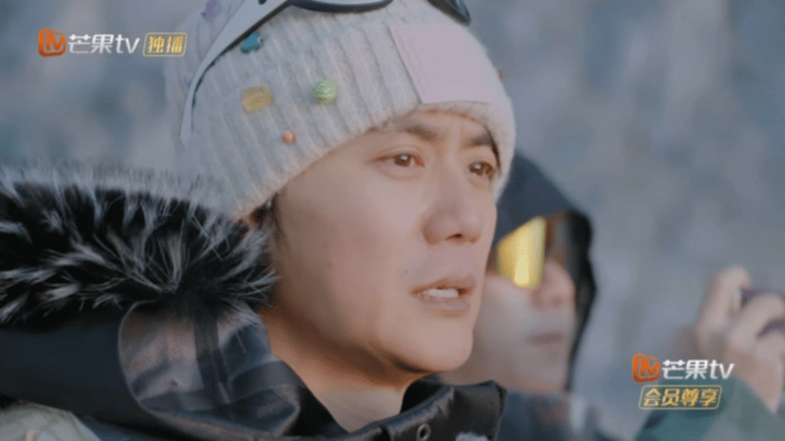 感性的人看日出也会落泪 陆虎爬山看日落感动落泪，还嘴硬是高反了，细腻敏感的人，许