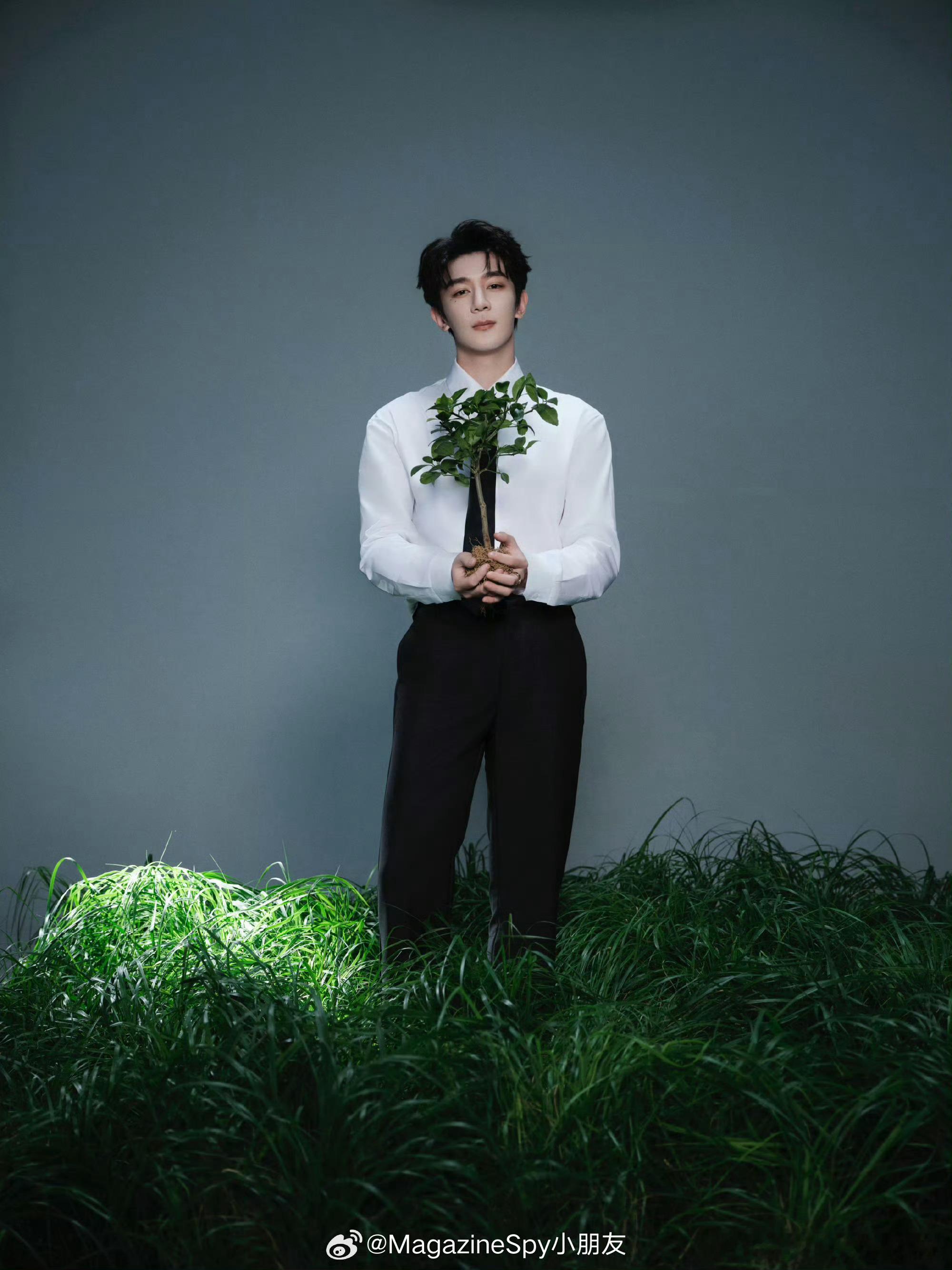 夏之光突然杀出一张帅脸毫无预兆被夏之光帅到失语，北影节现场颜值超能打，浓颜系长相