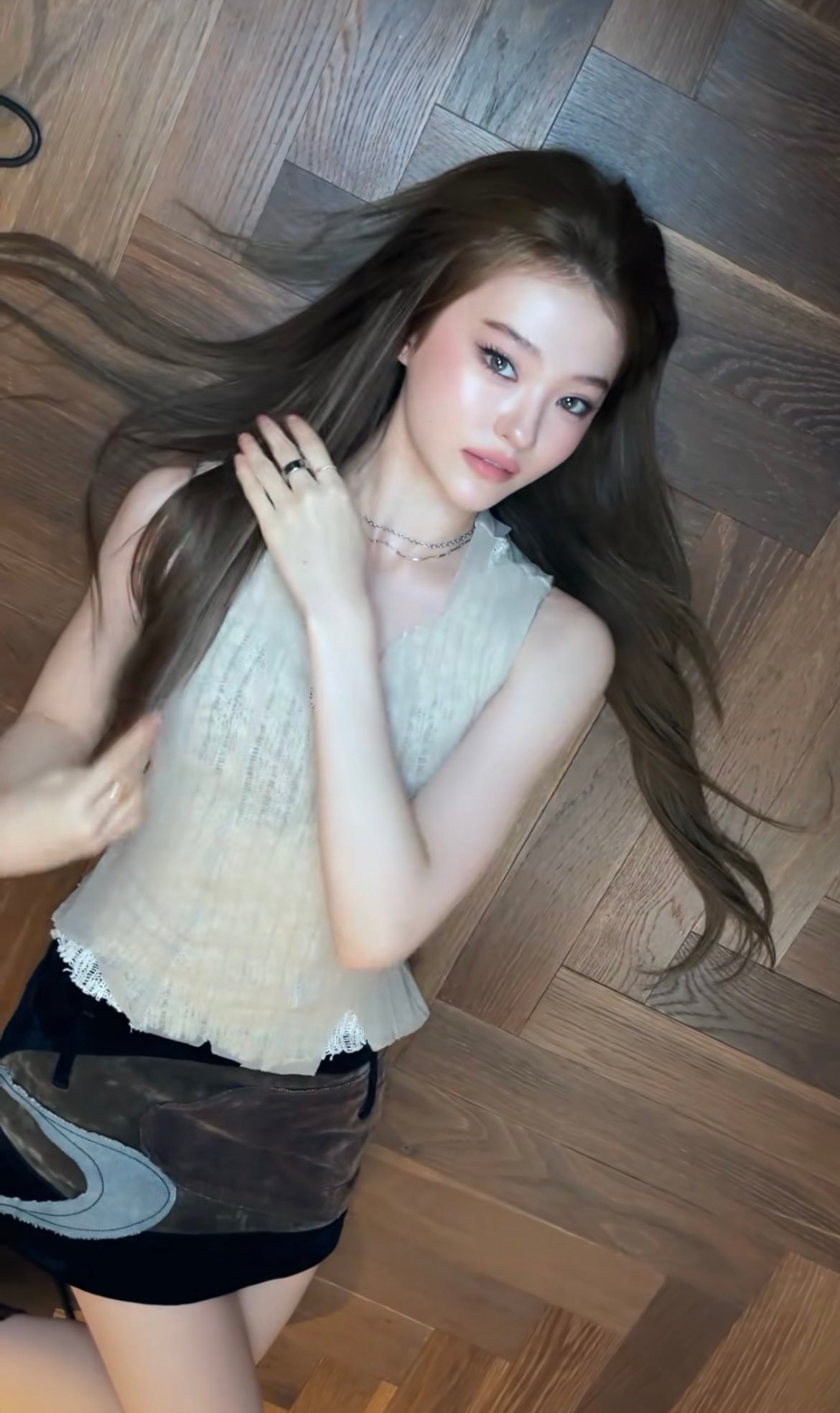 这小脸蛋紧致到躺着都好看 ​​​