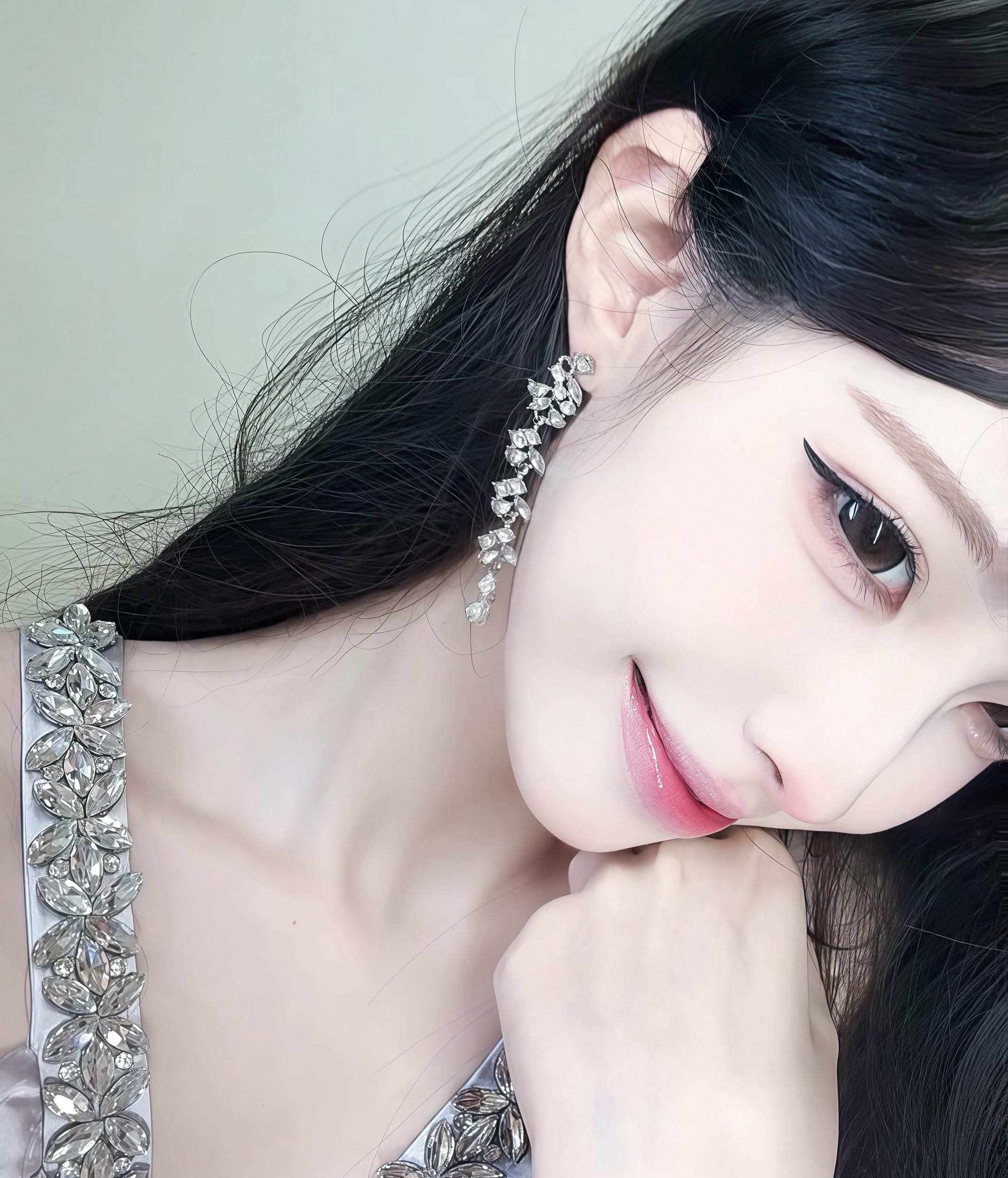 爸爸和妈妈同时掉河里 爸爸游上来了 还有谁在河里