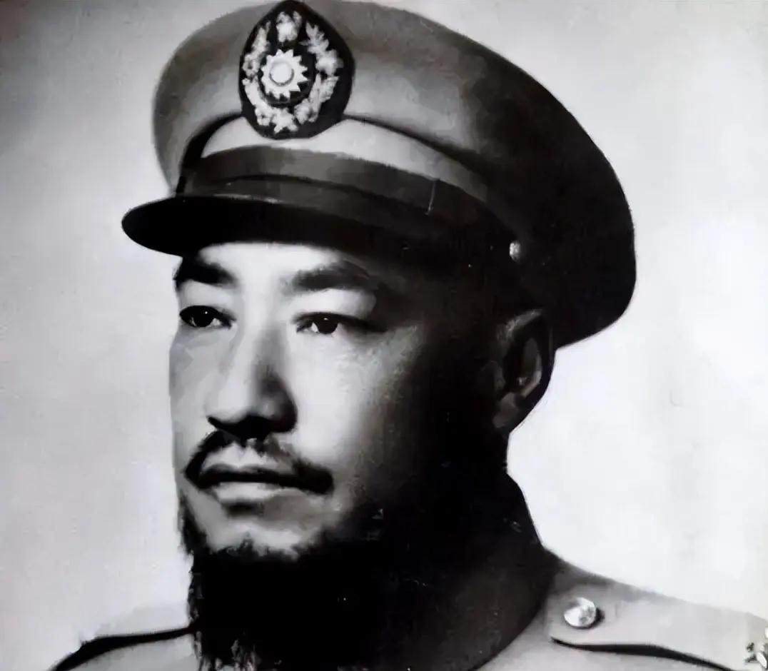 1958年，青海“土皇帝”马步芳偷偷在亲侄女喝的水里下了药，扒光她的衣服后，迫不