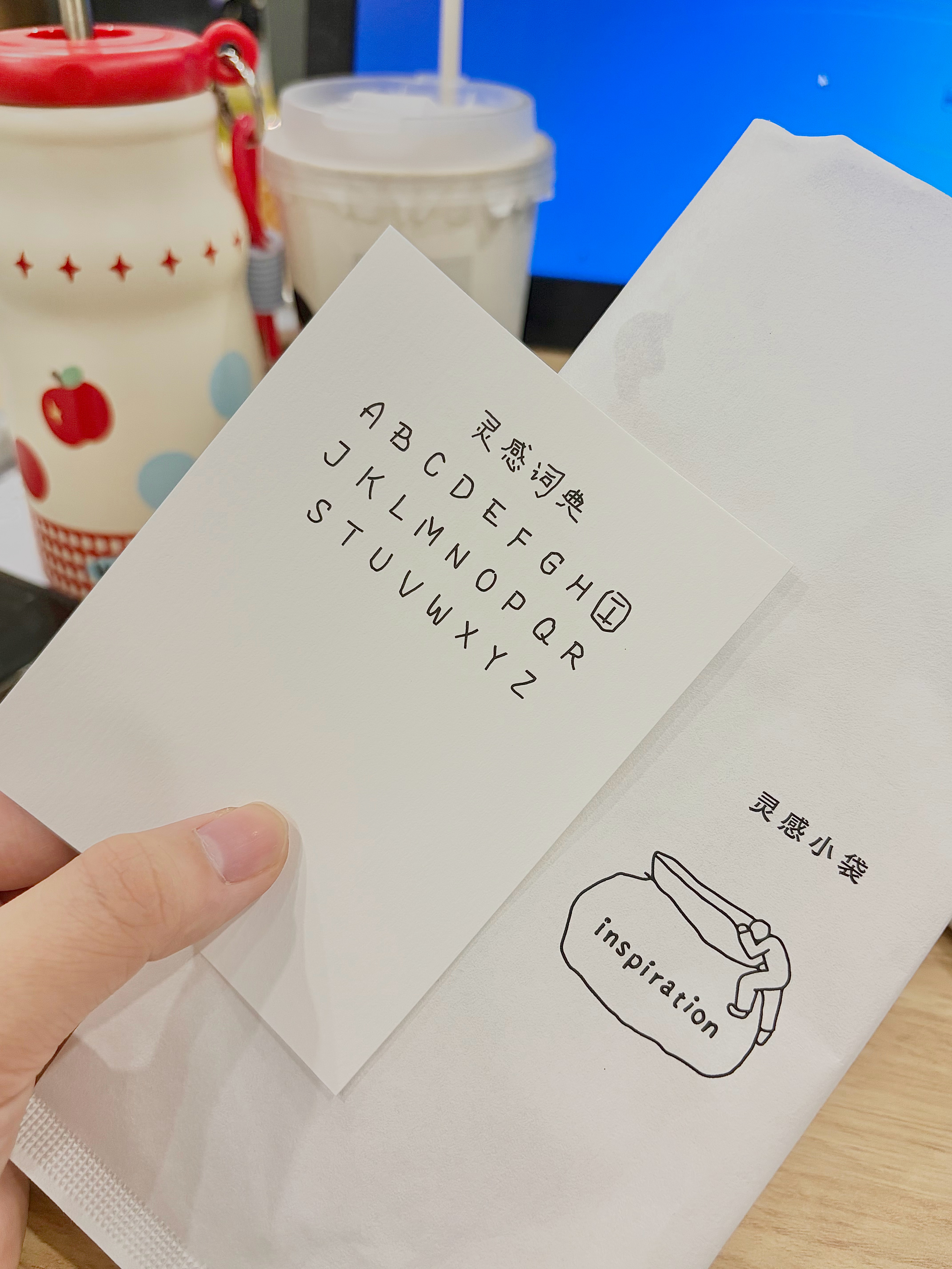 我觉得喜茶给的灵感小卡好有意思！感觉喜欢做手帐和画画的人会很喜欢[傻眼]微博美食