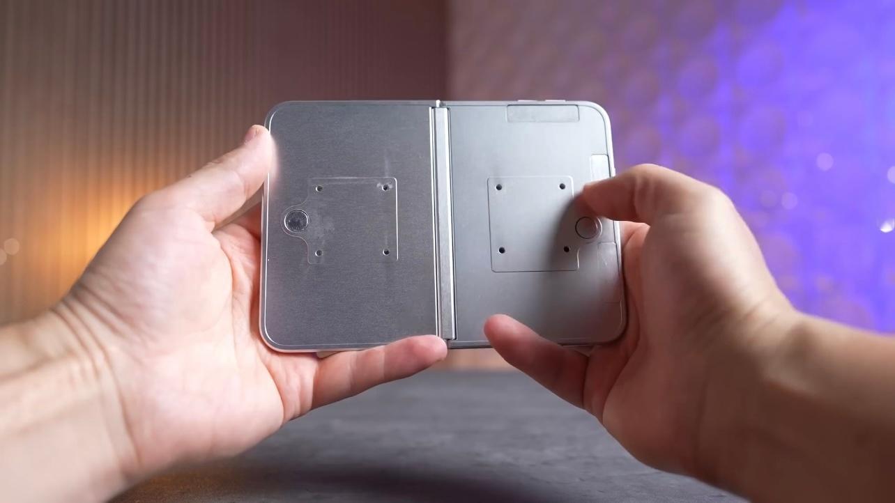 苹果18 Pro Max和iPhone Ultra（折叠屏）机模来了，整体外形跟