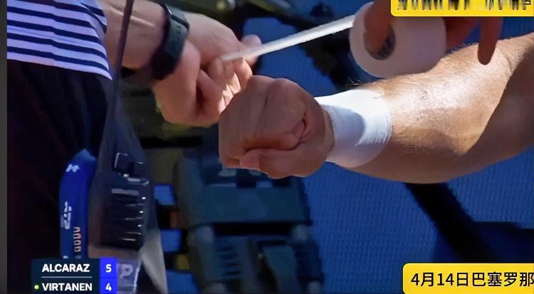 屏住呼吸的一幕！！
发生在4月14日巴塞罗那500赛男单首轮，刚结束蒙特卡洛决赛