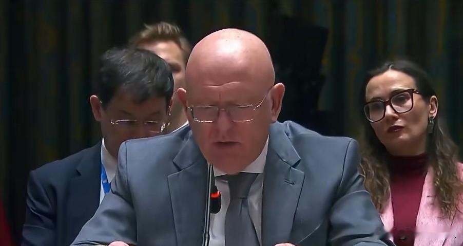 俄罗斯常驻联合国代表瓦西里·涅边贾表示:“我们坚决谴责美军扣押石油油轮及对委内瑞