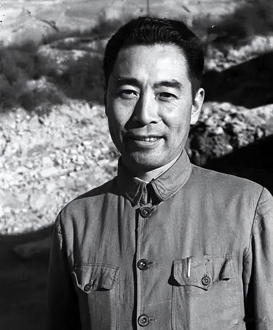 60年代，一个英国记者问邓颖超：为什么大家都互称同志，只有叫您先生为“总理”呢？