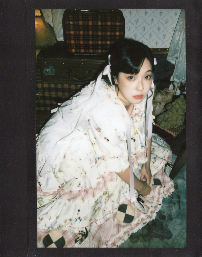 臭而美之全是i人的棚里静悄悄但会在拍立得显像的时候出现四声“哇哦～”📷：💄：