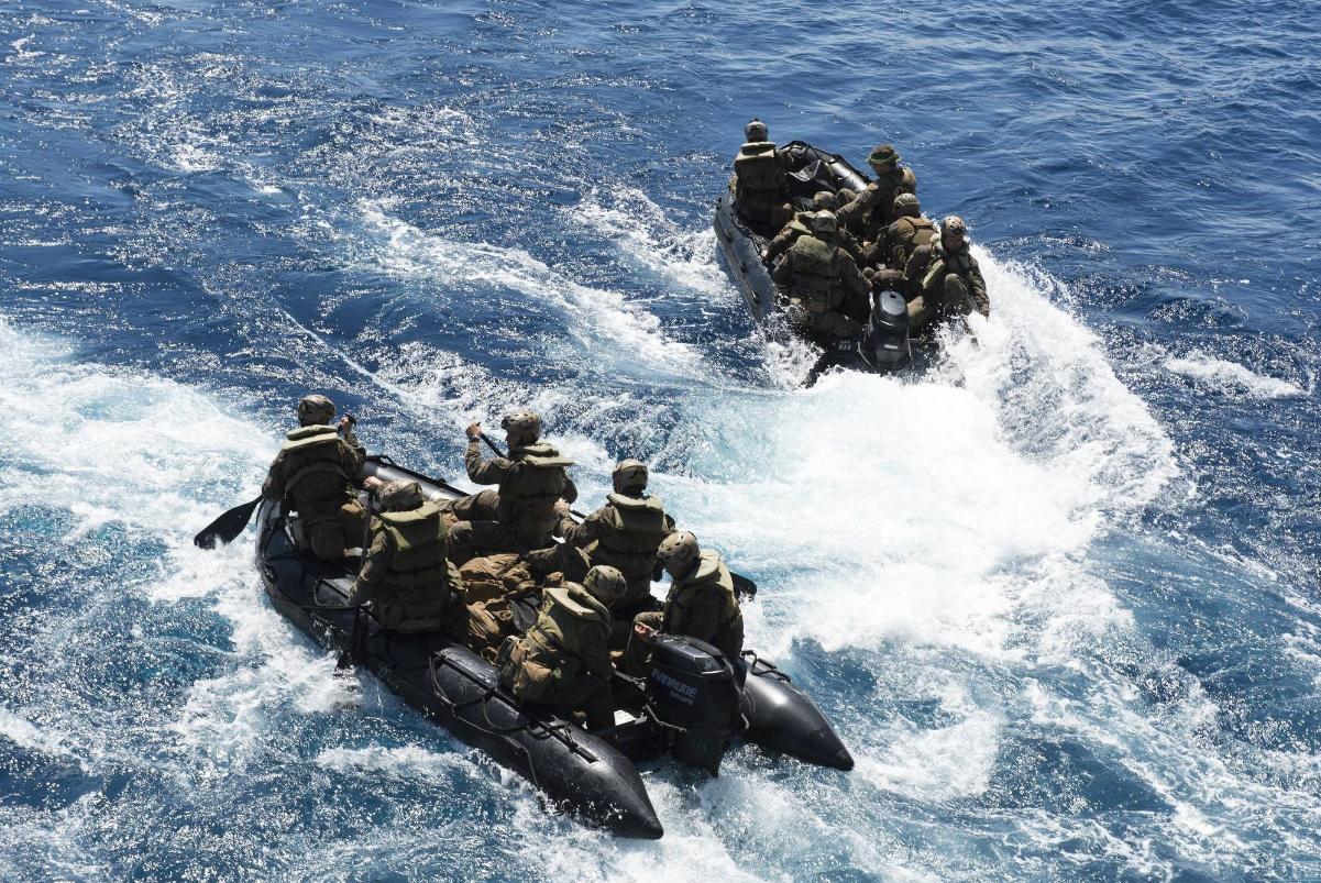 美国防长与印尼防长4月13日在五角大楼签署重大防务合作协议，美方同步提出无限飞越