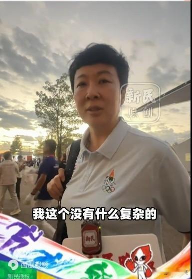 新民晚报记者在亚运球馆外采访了前女排队长冯坤。
记者问道，与中国队比赛，有没有什