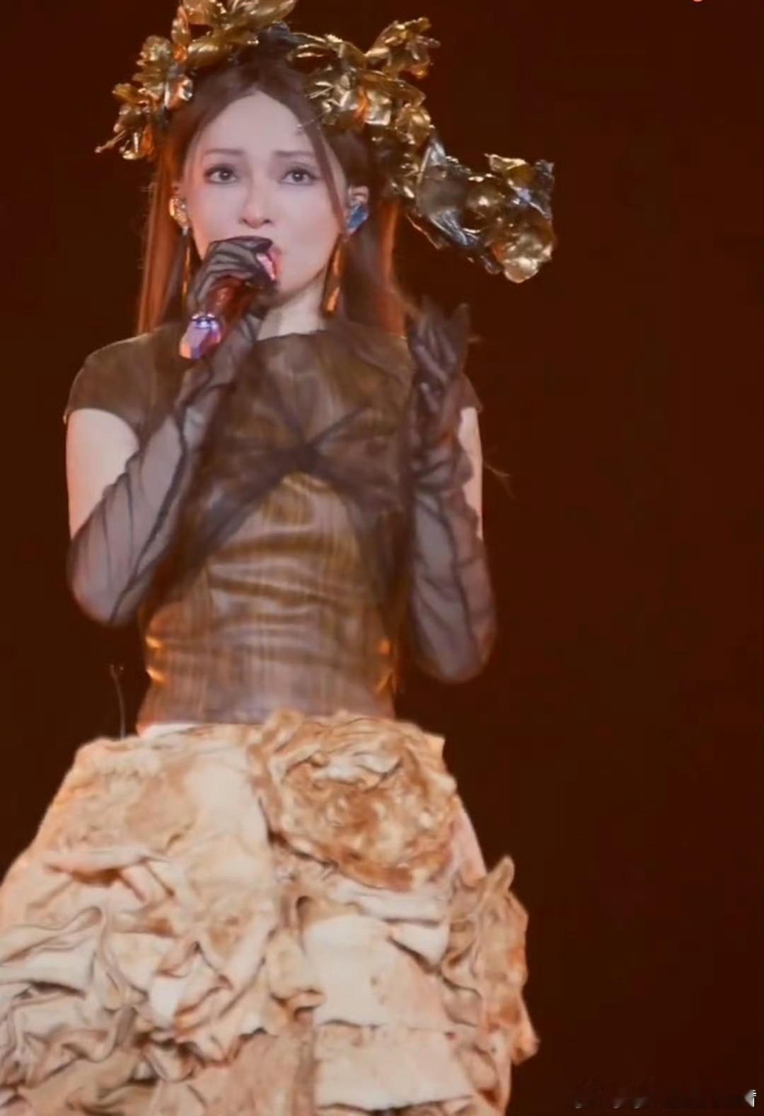 张韶涵阿刁live南京先听喽 张韶涵南京演唱会简直是大型回忆杀现场，30首金曲连