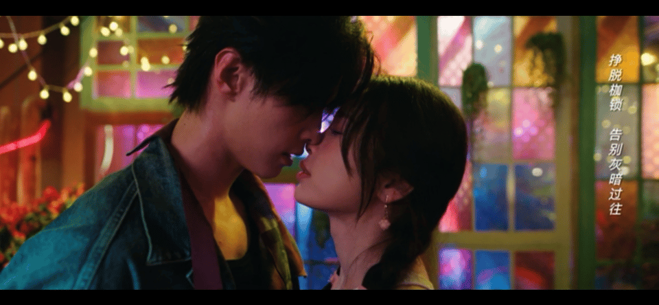 一部剧2集居然能亲8次在这个快节奏的时代，能有一部剧2集就安排8次吻戏，真的是太