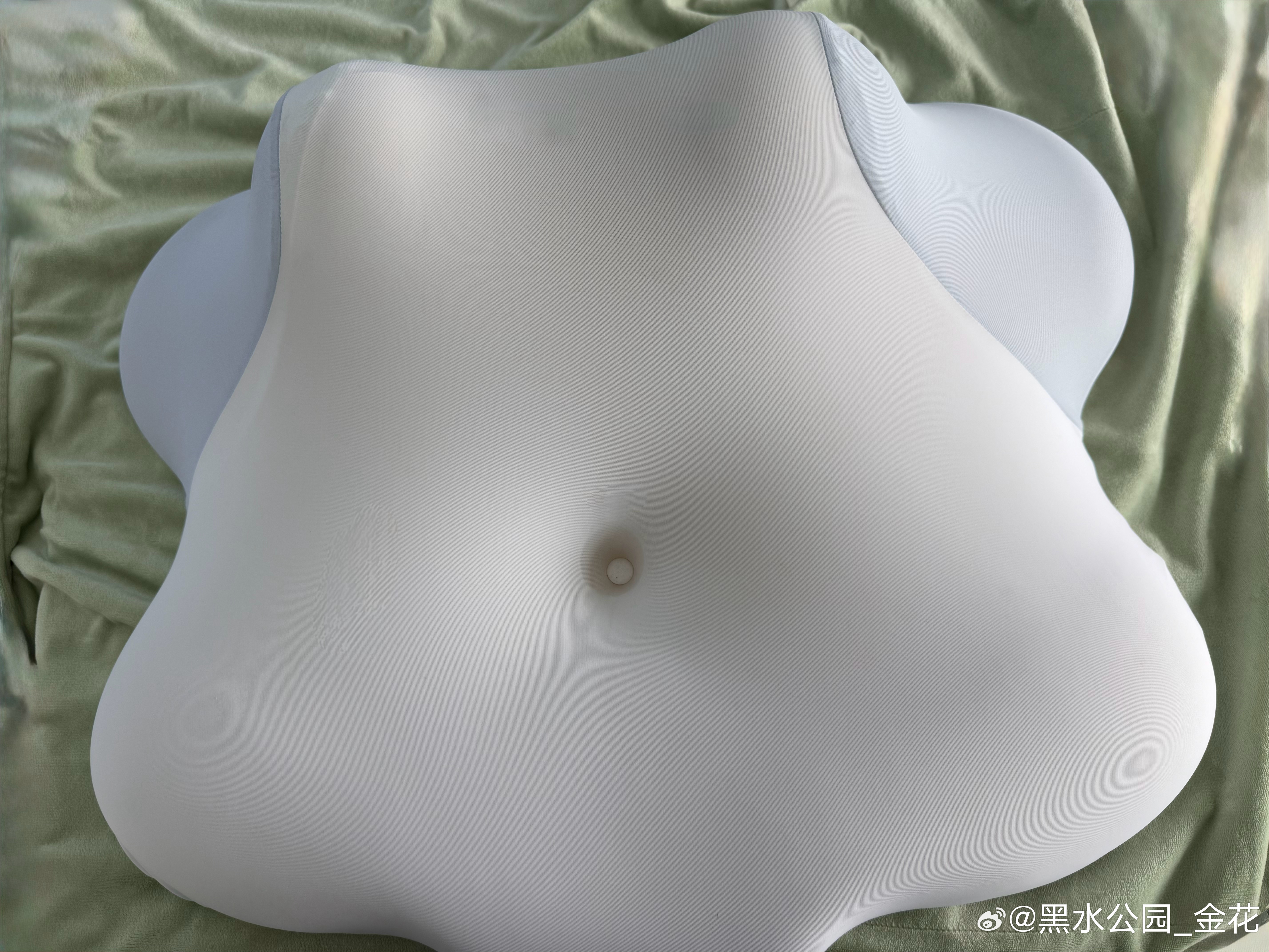 忍无可忍这个奇形怪状的枕头太多玩法了没什么好说的，就俩字：买吧。 