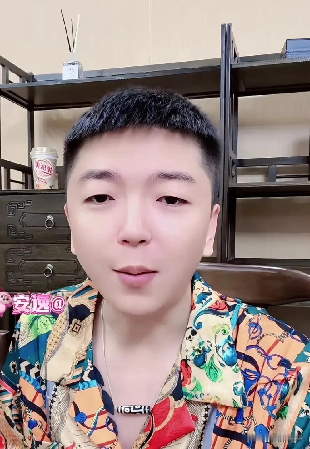 王某人通过仙洋初次去“红番区”！遍地卡簧，看对眼的小姑娘不花钱便可领走！

  