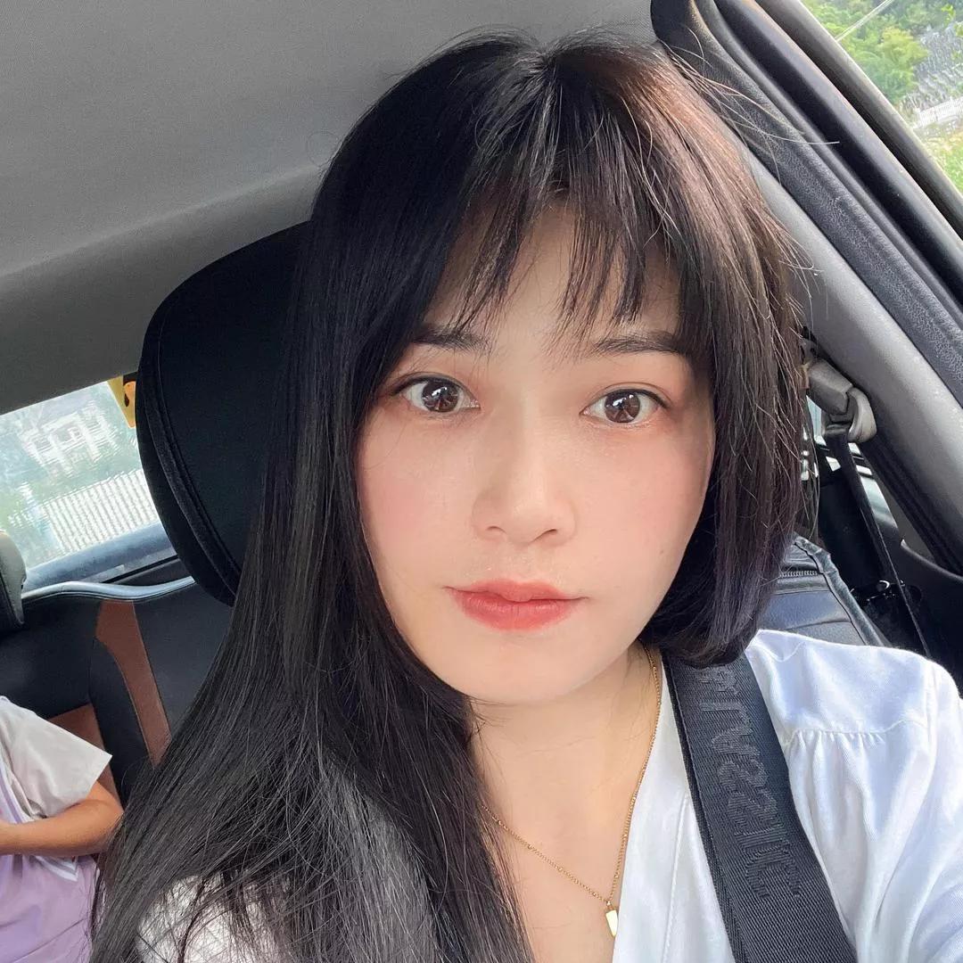 车内自拍，清新自然，微笑面对生活