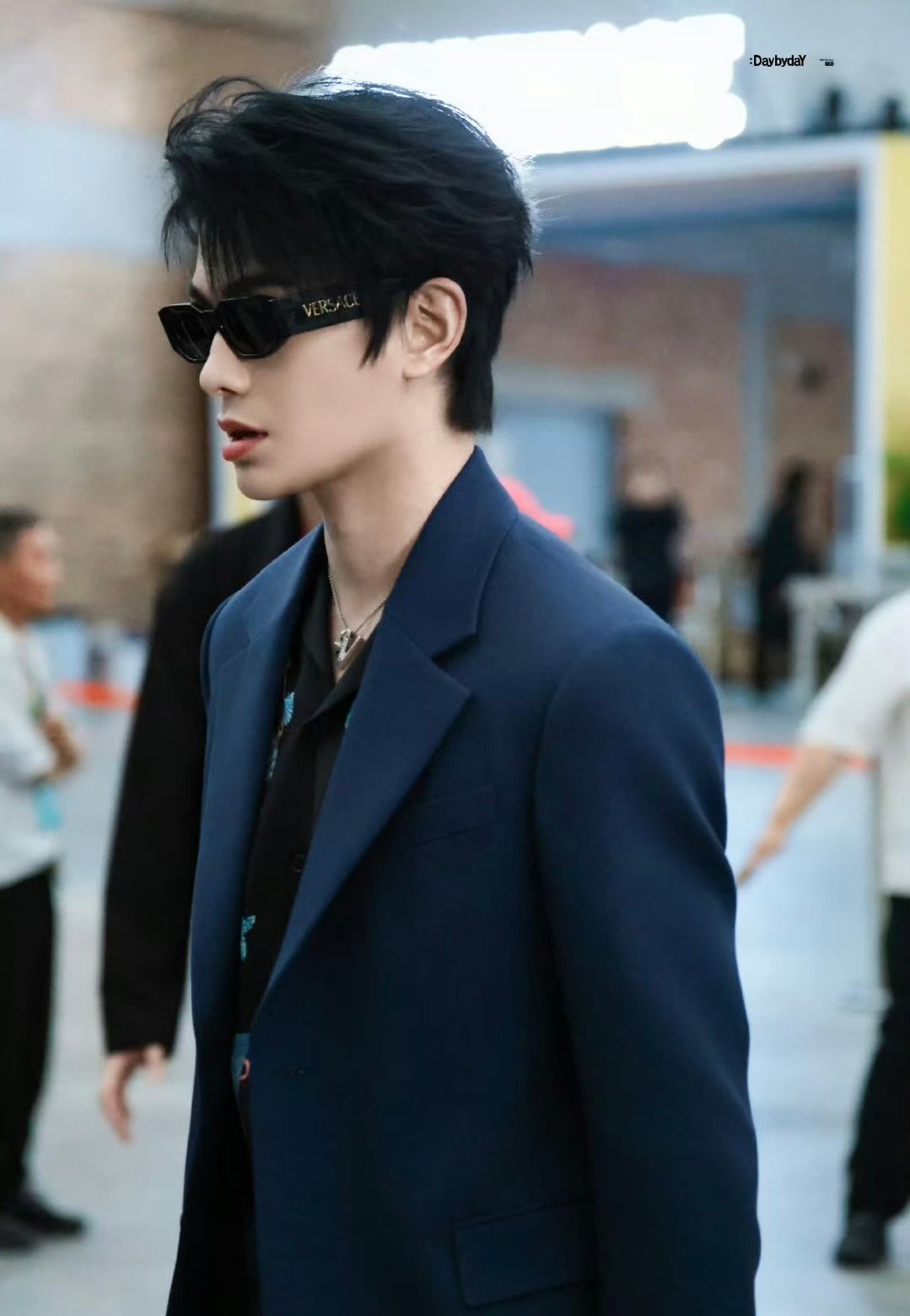 丁禹兮[超话]丁禹兮范思哲晚宴造型丁禹兮蓝西装帅成这样啊丁禹兮！！！ ​​​