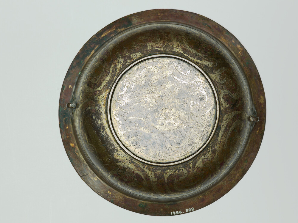 牛津大学阿斯莫兰美术馆藏汉代的鎏金云气纹盘 