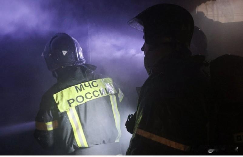 快讯！俄防空一夜拦截106架乌无人机 多地遭袭致伤损
 
当地时间2月12日，据