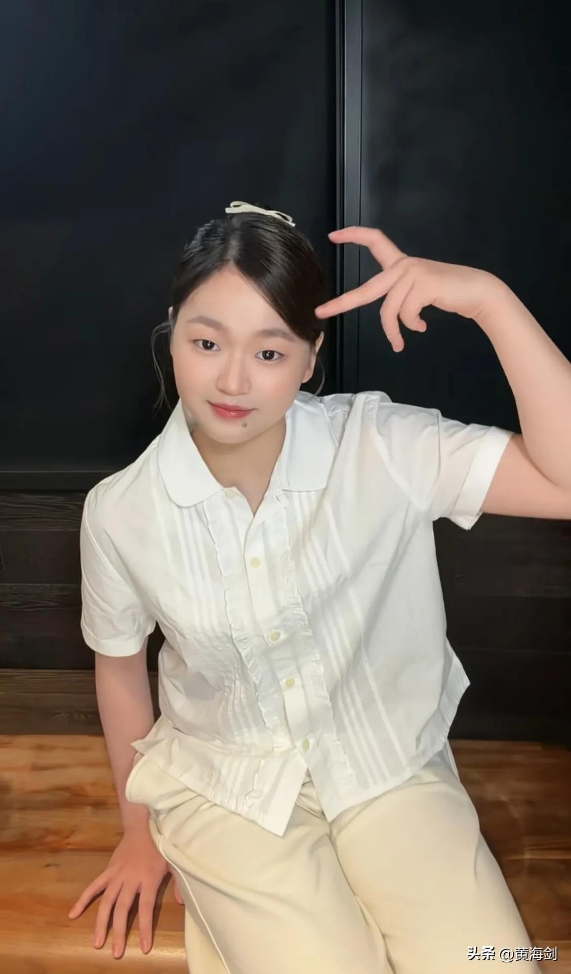 几乎认不出这就是我们的世界冠军全红婵，几年光景已经褪去青涩，长成了大姑娘，艰苦与