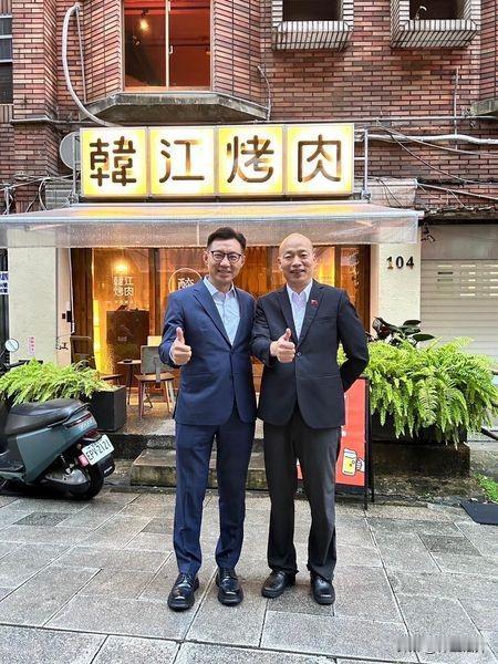 提前给韩国瑜过生日，江启臣咋想的？
昨天晚上，韩国瑜贴出其副手江启臣为其过生日的