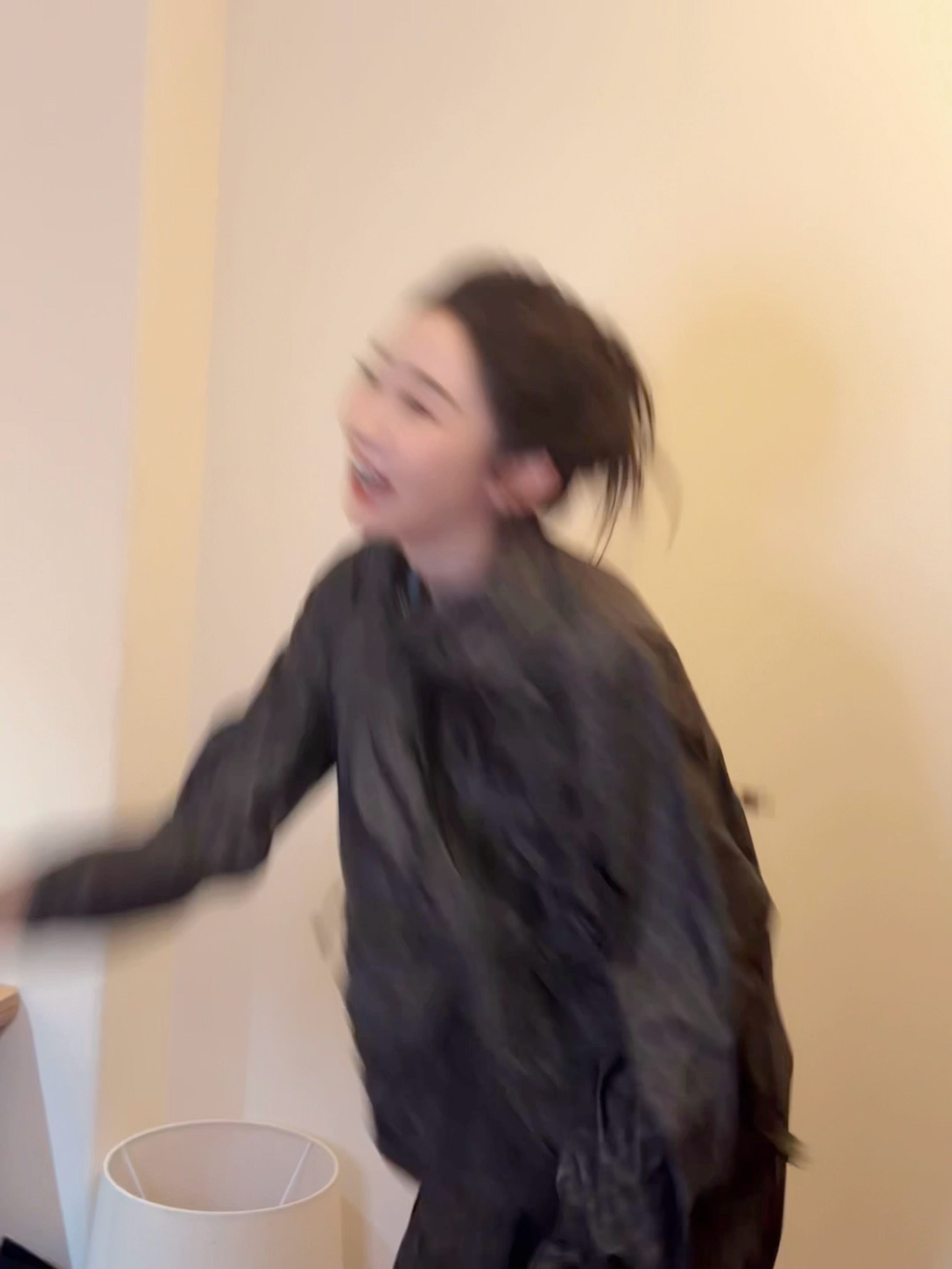 张艺凡神一阵鬼一阵 我不行了你敢相信这是同一个人，她是张艺凡那图三图四是谁哈哈哈