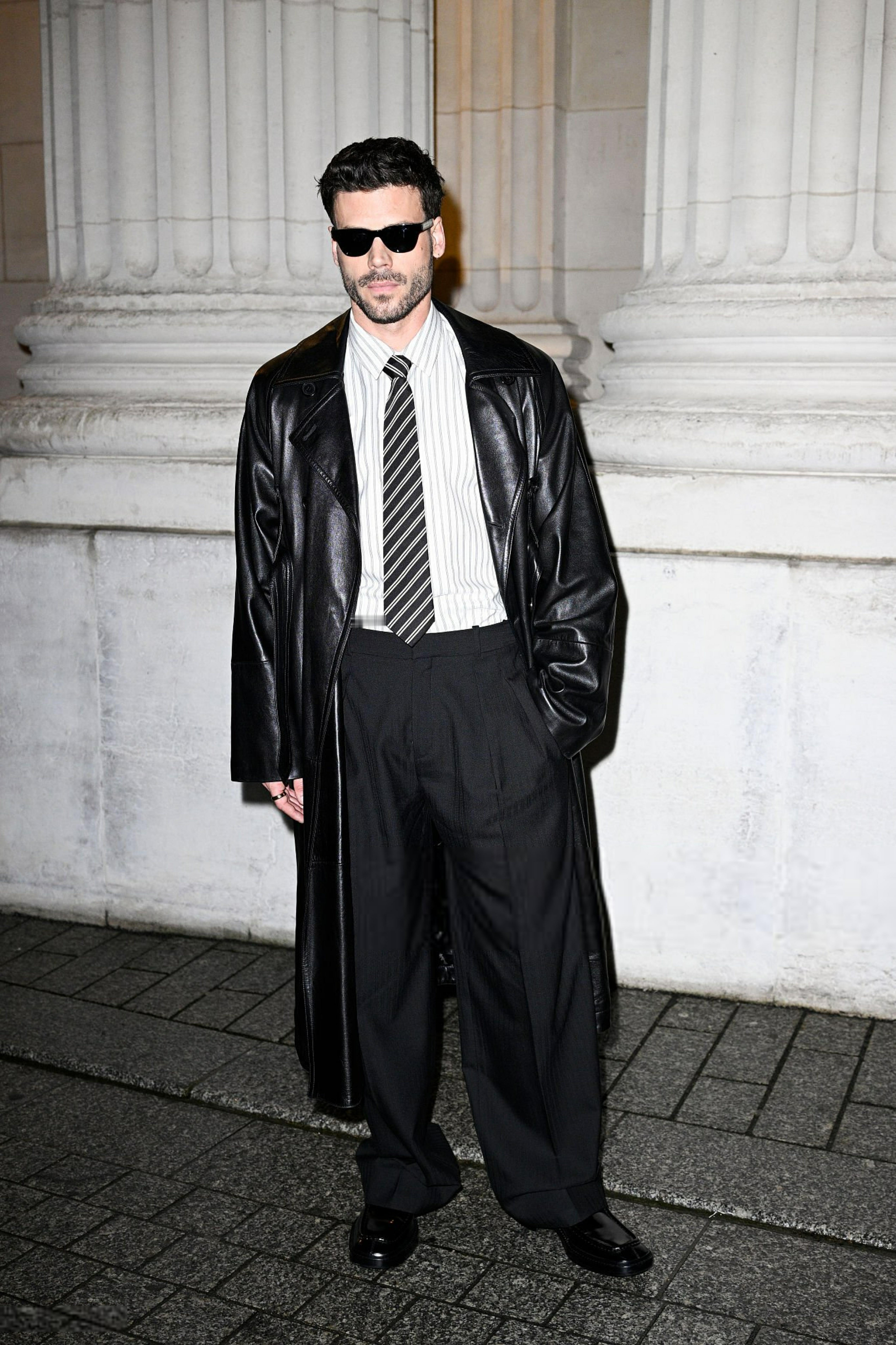 巅峰对决男星弗朗索瓦阿诺德超型亮相巴黎时装周看秀美图大赏！