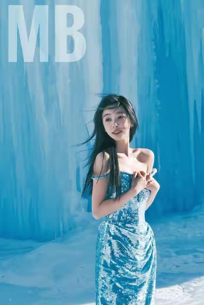 易梦玲被曝在冰川上穿吊带裙拍照，作者解释：是陪好友拍婚纱照 