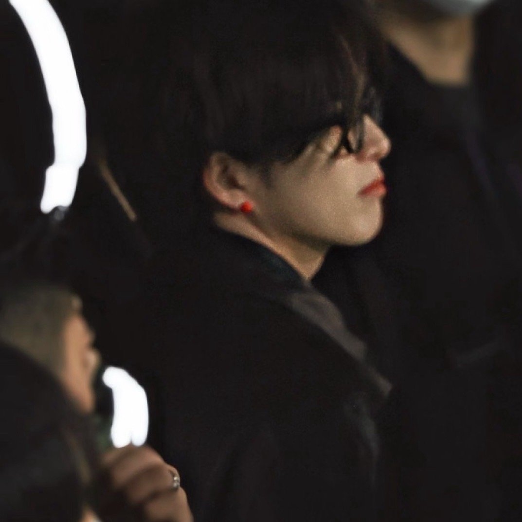 爱上你的同时也是痛苦的开始-滨田朝光｜头像分享｜氛围感｜ins风｜高质量｜审美积