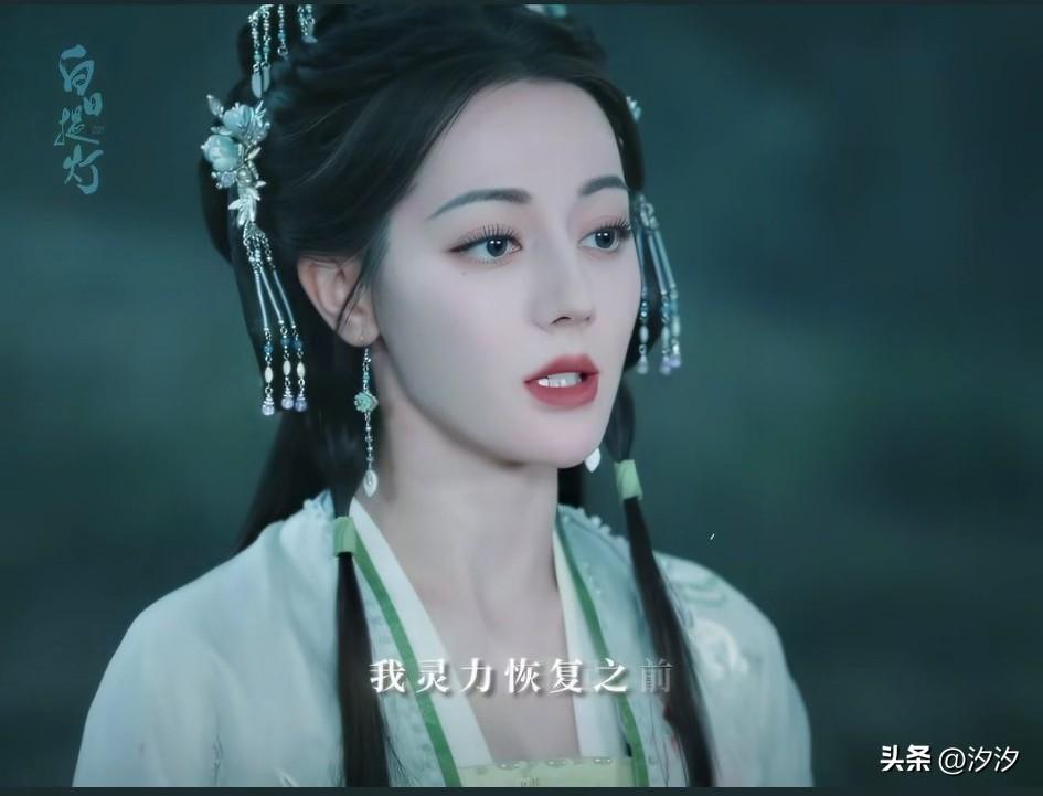 白日提灯迪丽热巴这段演技封神，
在这一集当中，
她一人分饰两角，
既把女主狂妄，