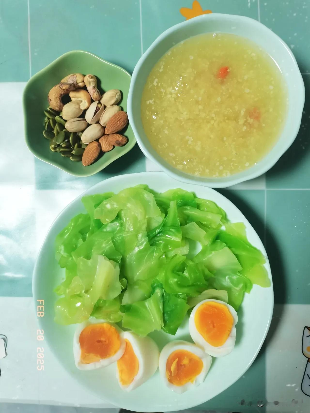 倒春寒的春天里
美丽冻人

春风送暖之中年女性减脂早餐日记
主食：小麦胚芽
蛋白