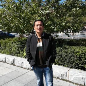 95后，深圳，去年300万。 
兜里只剩2000块的时候，他没去研究比特币。
他