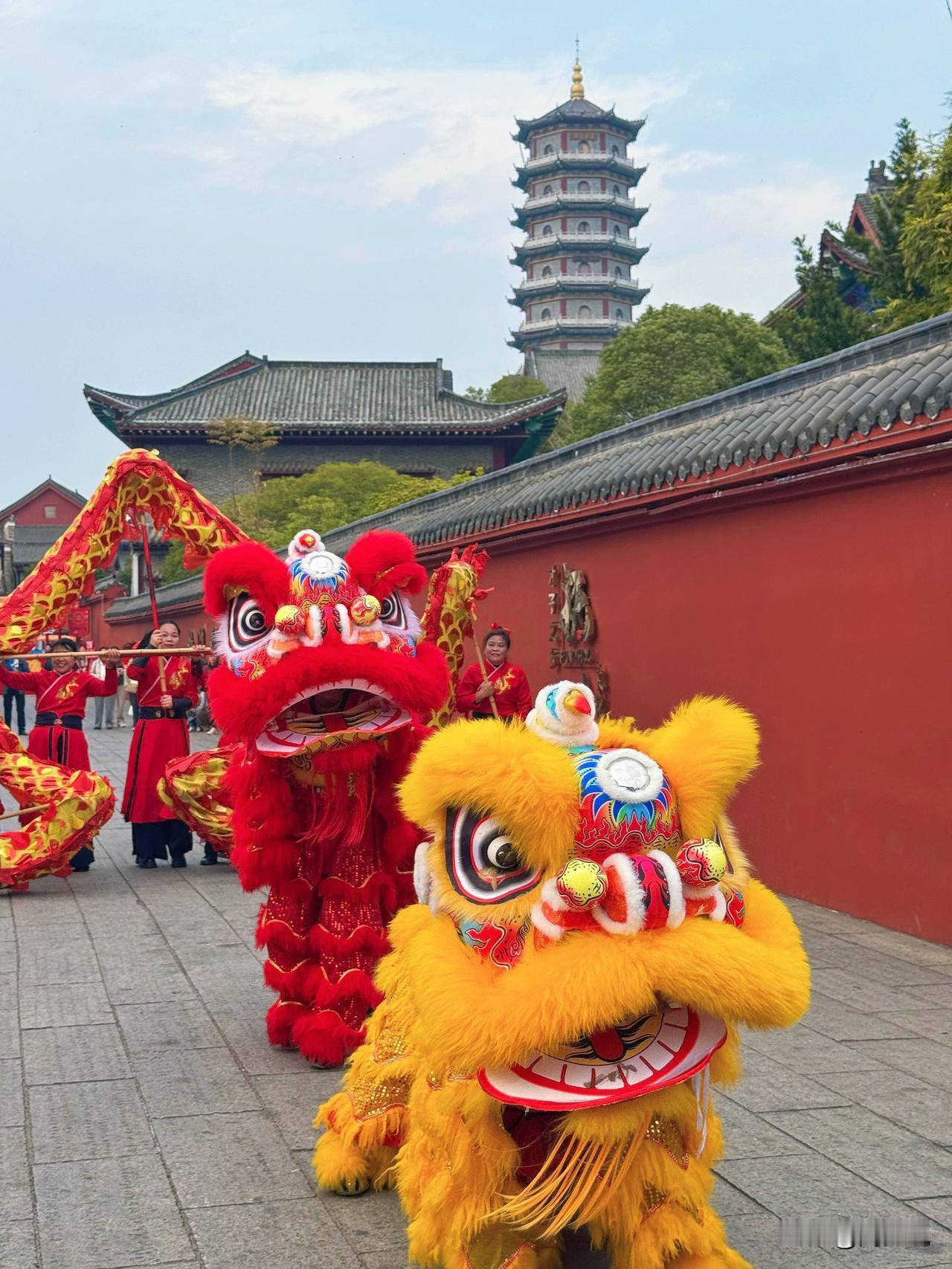 #网聚同心梦圆江西#第一次来到抚州文昌里历史文化街区，收获意外惊喜。没想到下车就