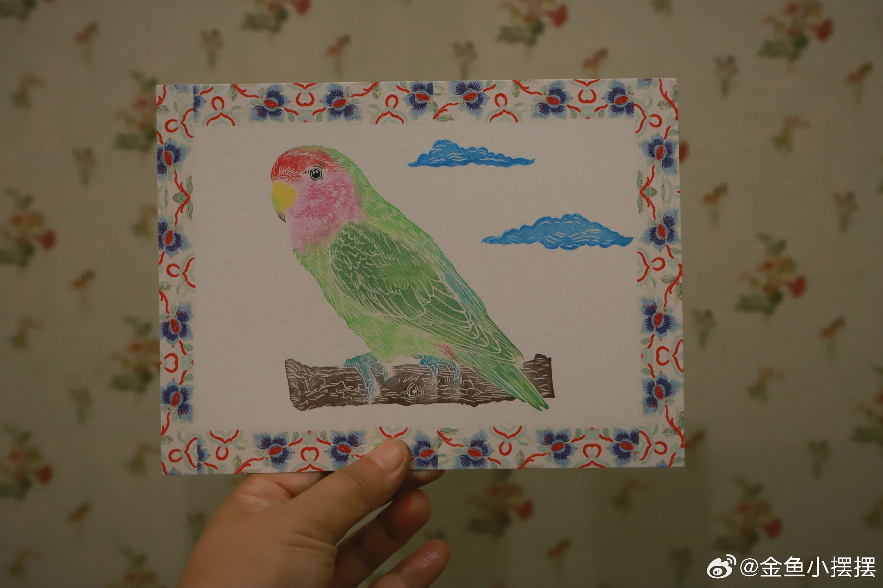 鱼妈手作 这是给一位小姑娘刻的一枚小鹦鹉印章。小姑娘的小鹦鹉去世了，很伤心，妈妈