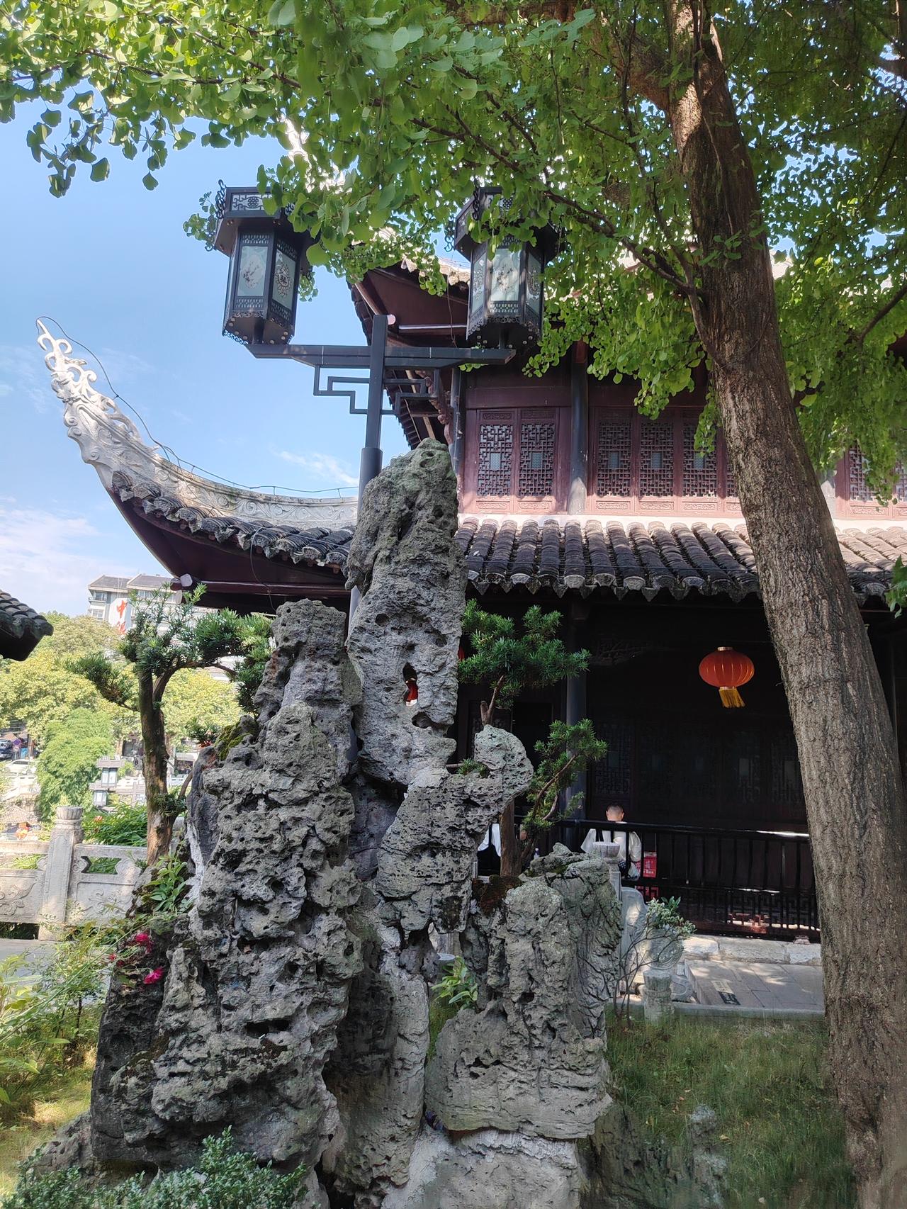 观易知序，与时昭华
 
《易经》以乾坤立义，乾行健以自强，坤厚载而容众。世间万物