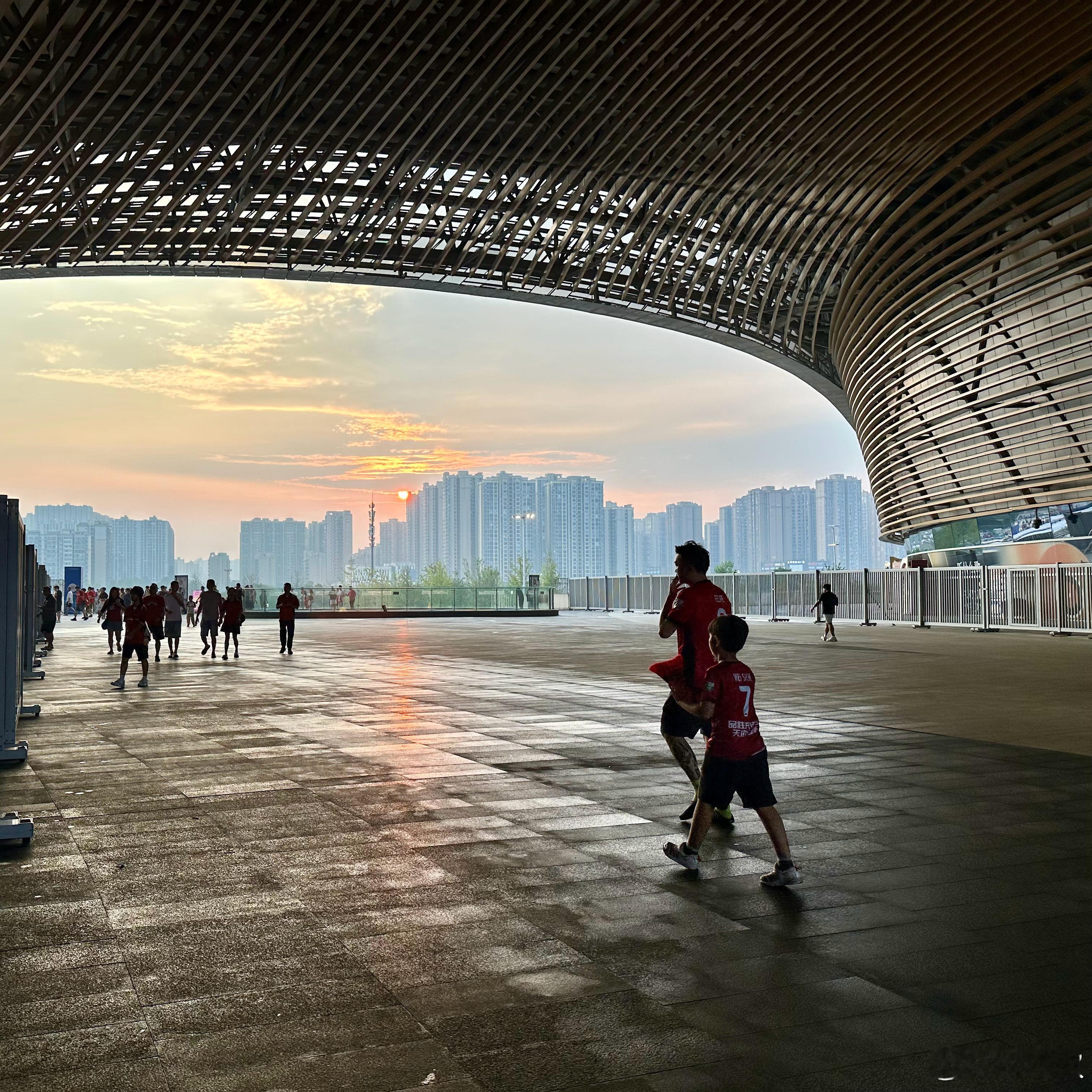 又来现场了，成都蓉城今天能不能让我爽一把？ 成都·五粮液文化体育中心